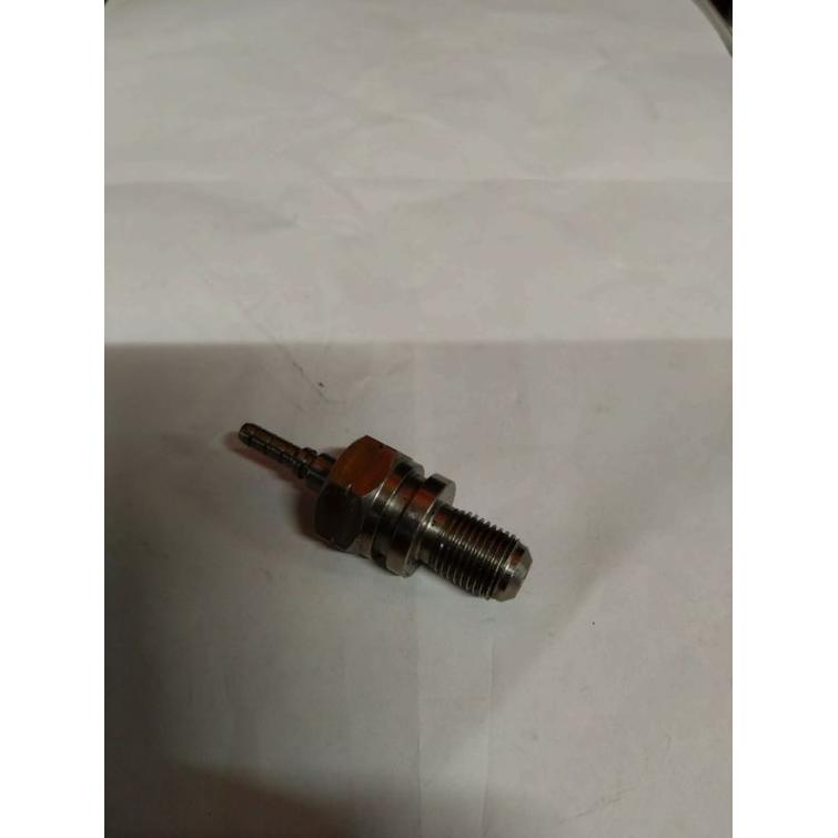 HEL Läpivienti UK Ford 10x1