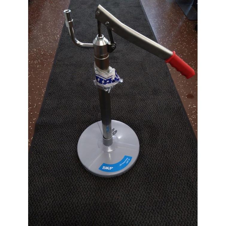 Rasvantäyttöpumppu SKF